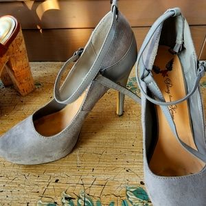 Penny loves Kenny heels